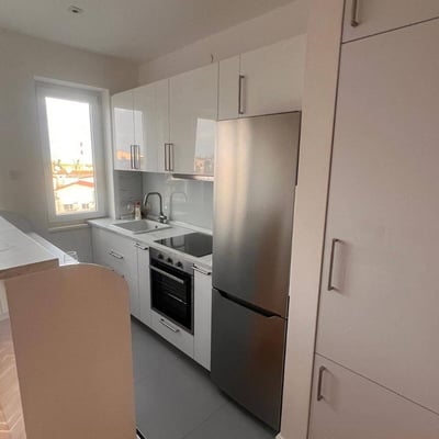 Location d’un appartement spacieux de 2 pièces, 67 m², au centre de Belgrade, Serbie